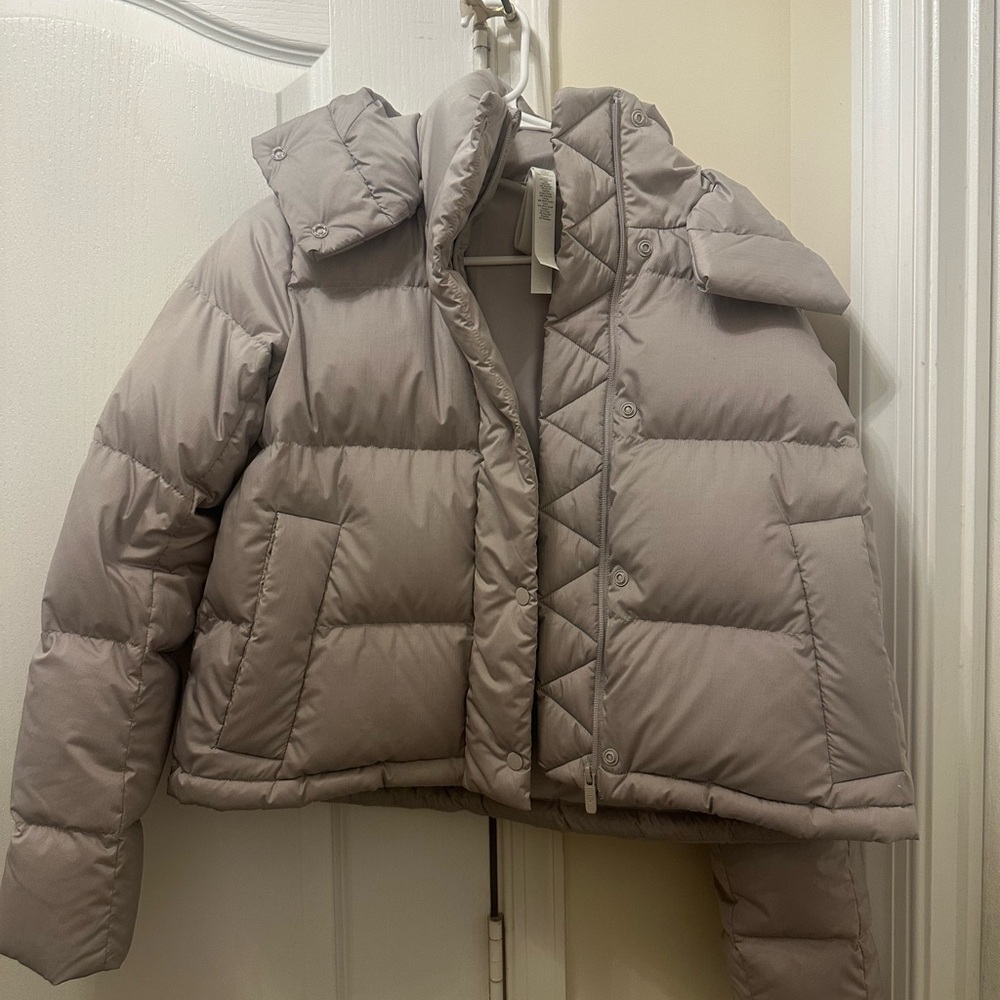 Lululemon wunder puff 600 cropped.